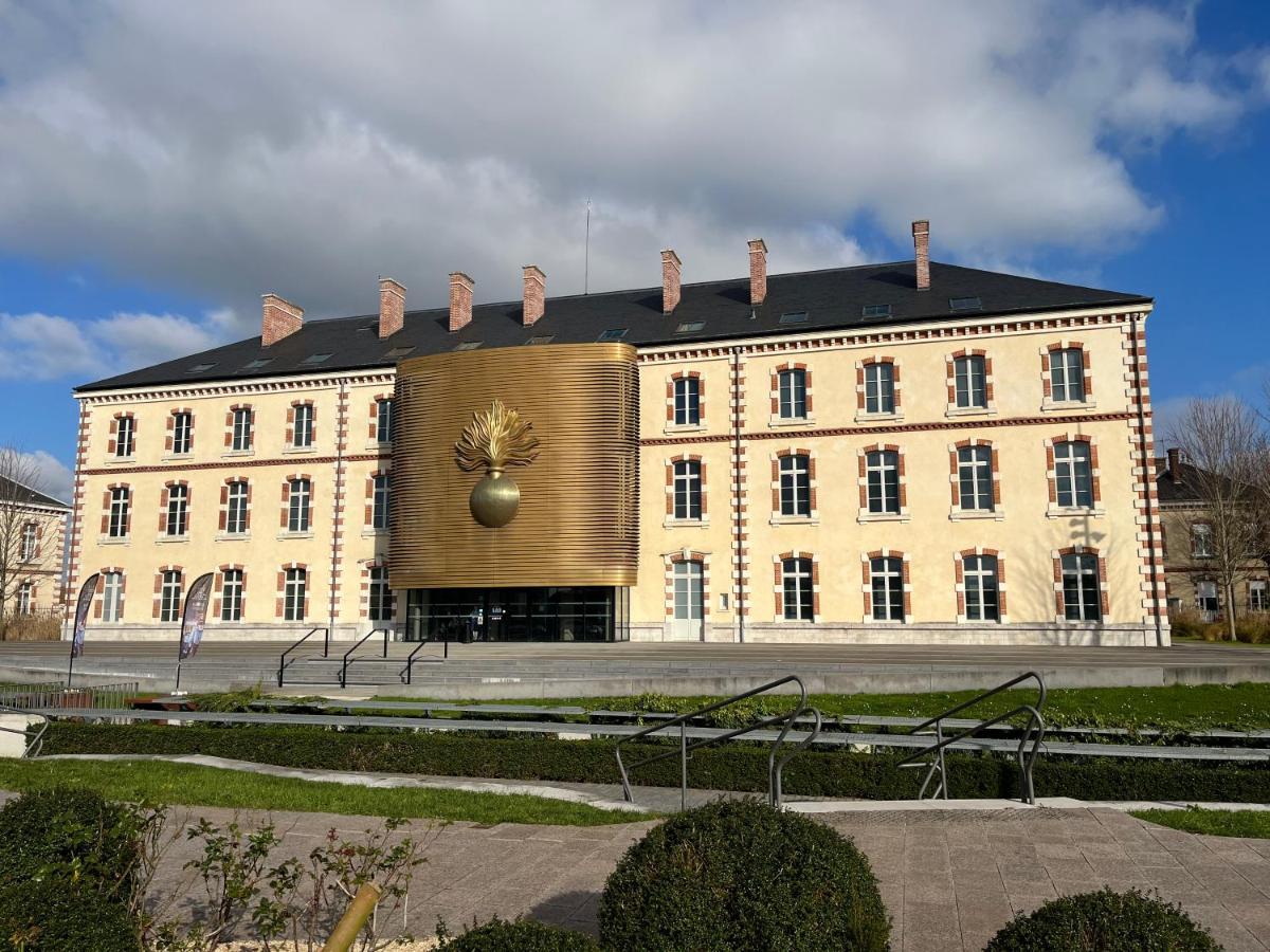 Le Voltaire Melun Exterior foto